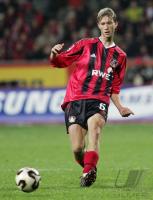 Fussball 1. Bundesliga: Leverkusen, ROLFES Einzelaktion am Ball