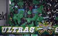 Fussball 1. Bundesliga :  Fankurve von Werder Bremen mit einem Banner