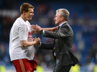 Fussball International, Champions League Saison 2011/2012: Holger Badstuber (li,) wird umarmt von Trainer Jupp Heynckes  (FC Bayern Muenchen)