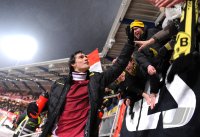 Fussball 1. Bundesliga : JUBEL nach dem SIEG bei den Fans Mats Julian Hummels (Borussia Dortmund)