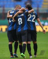 FUSSBALL SERIE A: Jubel mit Walter Samuel , Rodrigo Palacio und Diego Milito (v. li., Inter Mailand)