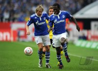 Fussball 1. Bundesliga : Ciprian Deac, Hans Sarpei (v. li., FC Schalke 04)