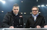 Fussball DFB Pokal 10/11 : Horst Heldt  (li, FC Schalke 04) mit Geschaeftsfuehrer Andreas Rettig (FC Augsburg)