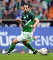 Fussball: 1. Bundesliga Saison 2010/2011: Werder Bremen, ALMEIDA am Ball