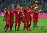 Fussball 1. Bundesliga Saison 15/16: FC Bayern Muenchen - Borussia Dortmund