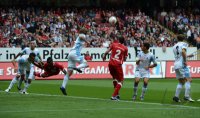 Fussball 2. Bundesliga:  1 FC Kaiserslautern - TSV 1860 Muenchen