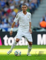 Fussball International, Testspiel: Real Madrid, PEPE am Ball