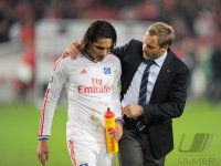 FUSSBALL  DFB Pokal 11/12  Achtelfinale: Enttaeuschung Trainer  Fink (Hamburger SV) und  Guerrero (Hamburger SV)