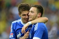 Fussball 1. Bundesliga : Jubel nach dem Tor zum 0:2 Roman Neustaedter  und  Marco Hoeger (v. li., FC Schalke 04)