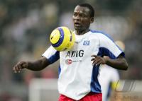 Fussball 1. Bundesliga: HSV, ATOUBA Einzelaktion am Ball