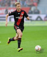 Fussball: 1. Bundesliga Saison 2010/2011: Leverkusen, ROLFES am Ball