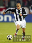 Fussball International: Newcastle, DYER Einzelaktion