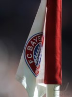Fussball 1. Bundesliga, Saison 2011/2012:  FC Bayern Muenchen Eckfahne mit dem bestickten Bayern Logo