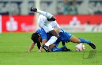 Fussball 1. Bundesliga : Tobias Weis (unten, TSG 1899 Hoffenheim) gegen Hans Sarpei (FC Schalke 04)