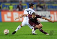 Fussball 1. Bundesliga :  Philipp Lahm (li, FC Bayern Muenchen) gegen Ivo Ilicevic (re, 1. FC Kaiserslautern)