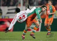 Fussball 1. Bundesliga: Koeln - Bremen, Zweikampf