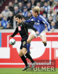 Fussball 1. Bundesliga: Schalke - Bremen, Zweikampf