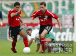 Fussball Bundesliga: Bremen - Leverkusen, Zweikampf