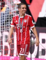 Fussball, 1. Bundesliga Saison 16/17: Jubel FC Bayern Muenchen mit Schale
