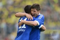 Fussball 1. Bundesliga : Jubel nach dem Tor zum 0:1 Ibrahim Afellay und Klaas Jan Huntelaar (v. li., FC Schalke 04)