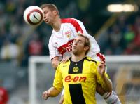 Fussball 1. Bundesliga: Dortmund - Stuttgart, Zweikampf