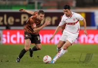 Fussball 1. Bundesliga : Ciprian Marica (re, VfB Stuttgart) gegen Markus Thorandt (li, FC St. Pauli)