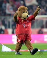Fussball 1. Bundesliga Saison 12/13:  JUBEL FC Bayern Maskottchen Berni