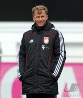 Fussball 1. Bundesliga: Trainer Andries Jonker (FC Bayern Muenchen)