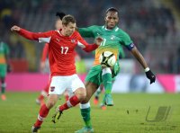 Fussball International:  Florian KLEIN (li, Oesterreich) gegen Didier Drogba (Elfenbeinkueste)