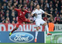 FUSSBALL INTERNATIONAL  CHL HALBFFINALE 11/12:  David Alaba (li, FC Bayern Muenchen) gegen Cristiano Ronaldo (Real Madrid)