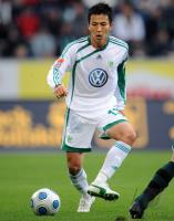 FUSSBALL, 1. BUNDESLIGA, 9. Spieltag: Wolfsburg, HASEBE Einzelaktion