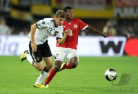 Fussball International EM 2012 Qualifikationsspiel:  Thomas MUELLER (li, Deutschland) gegen David Alaba (re, Oesterreich)
