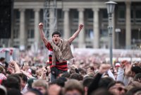 Fussball DFB Pokal Finale 24/25: Arminia Bielefeld - VfB Stuttgart, Public Viewing auf dem Schlossplatz