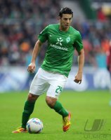 Fussball 1. Bundesliga, Saison 2011/2012: Claudio Pizarro (SV Werder Bremen) am Ball