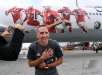 Fussball Audi Football Summer Tour USA 2016 FC Bayern Muenchen; Franck Ribery mit FCB Flieger