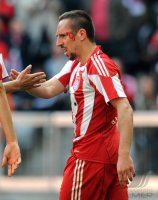 Fussball 1. Bundesliga : Blutet nach dem Jubel nach dem Tor zum 5:1, Franck Ribery (FC Bayern Muenchen)
