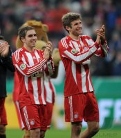 Fussball DFB Pokal 10/11 : Philipp Lahm, Thomas Mueller (v. li., FC Bayern Muenchen)