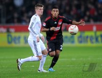 Fussball 1. Bundesliga : Toni Kroos (li, FC Bayern Muenchen) gegen Arturo Vidal (re, Bayer 04 Leverkusen)