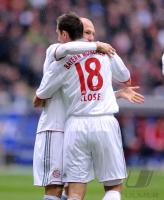 Fussball 1. Bundesliga : JUBEL Miroslav Klose mit Arjen Robben (FCB)
