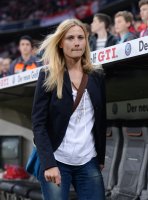 FUSSBALL DFB POKAL  Saison 2012/2013: Teammanagerin Kathleen Krueger (FC Bayern Muenchen)