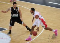 Basketball 1. Bundesliga 2011/2012:  Walter Tigers Tuebingen - Brose Baskets Bamberg
