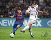 FUSSBALL INTERNATIONAL  CHL Viertelfinale 11/12:  Carles Puyol (li, Barca) gegen Zlatan Ibrahimovic (AC Mailand)