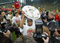 JUBEL  beim Meister  BVB/ Henrique Ewerthon mit der Schale