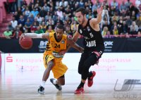 Basketball 1. Bundesliga 16/17 Hauptrunde: Walter Tigers Tuebingen -  s. Oliver Wuerzburg