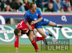 Fussball Bundesliga: Leverkusen - Kaiserslautern, Zweikampf