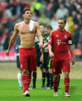 Fussball 1. Bundesliga, Saison 2011/2012: Mario Gomez (Mitte) mit Philipp Lahm (FC Bayern Muenchen)
