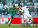 Fussball 1. Bundesliga: Gladbach - Bremen, Zweikampf